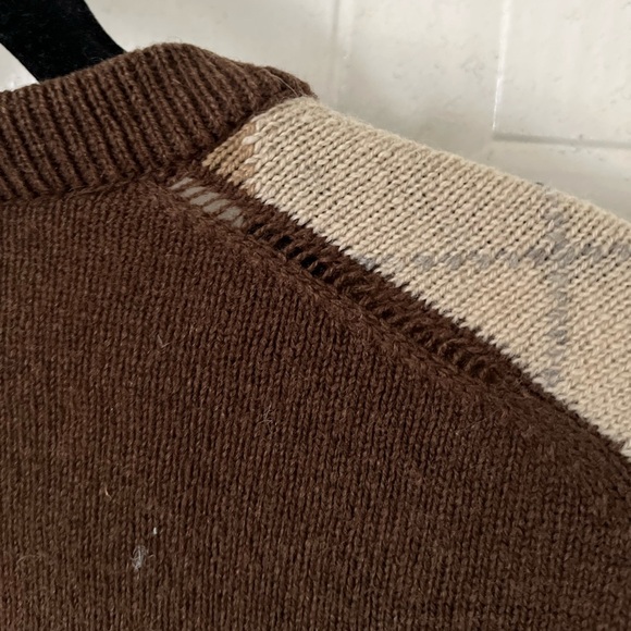 Pringle Sports Scotland V Neck Centre Argyle Lambswool Jumper in Brown - Picture 9 of 10
